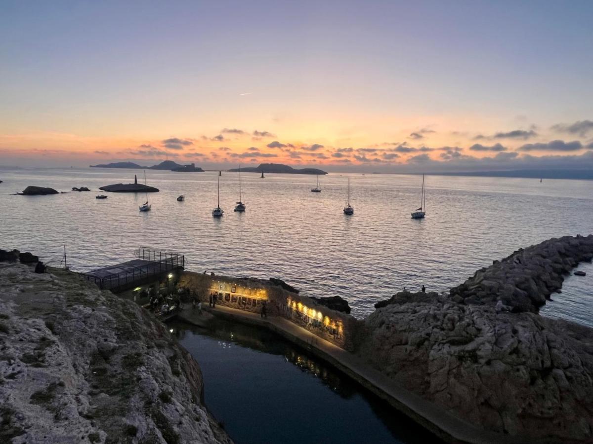 Appartement Sur La Corniche Kennedy Face A La Mer Марсилия Екстериор снимка