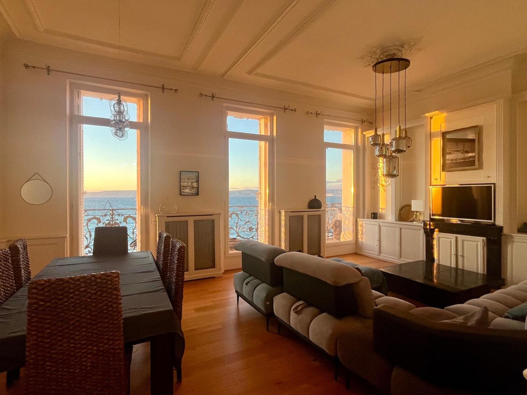Appartement Sur La Corniche Kennedy Face A La Mer Марсилия Екстериор снимка