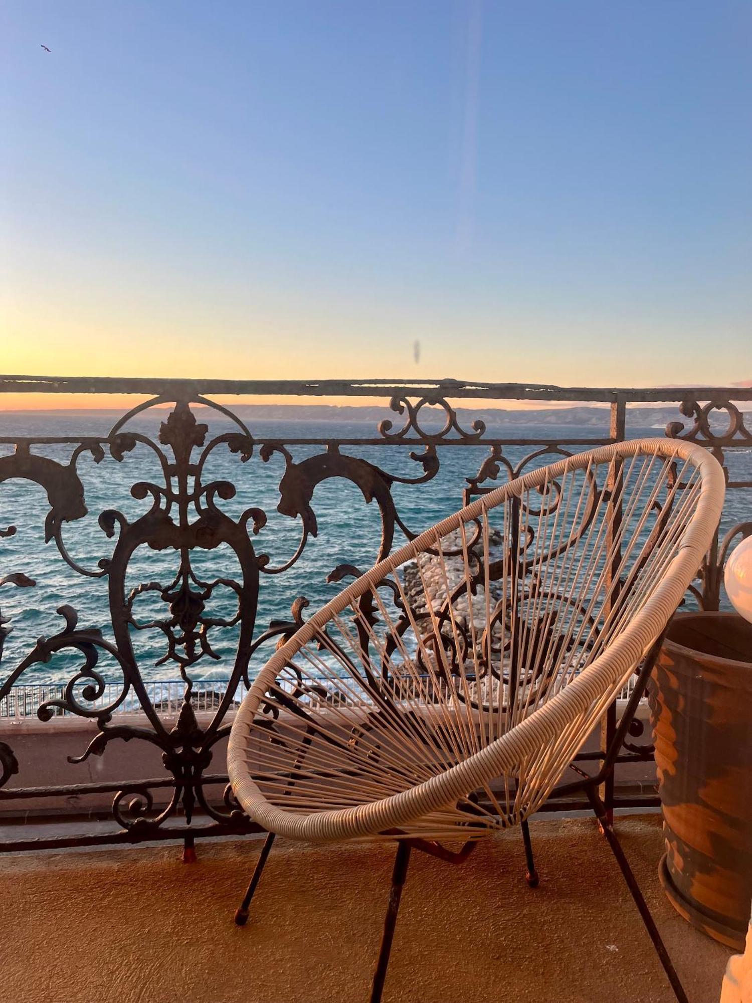 Appartement Sur La Corniche Kennedy Face A La Mer Марсилия Екстериор снимка