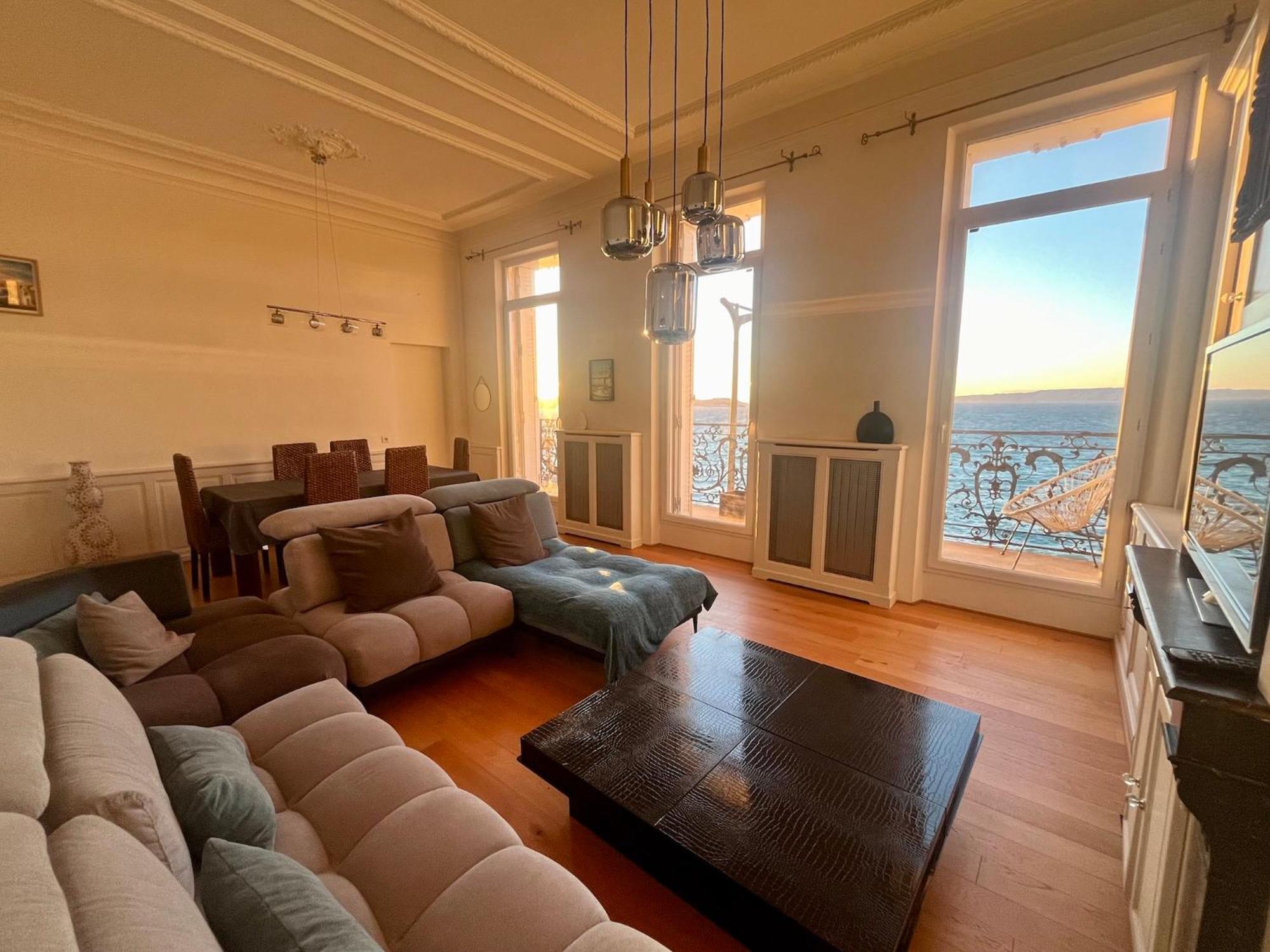 Appartement Sur La Corniche Kennedy Face A La Mer Марсилия Екстериор снимка