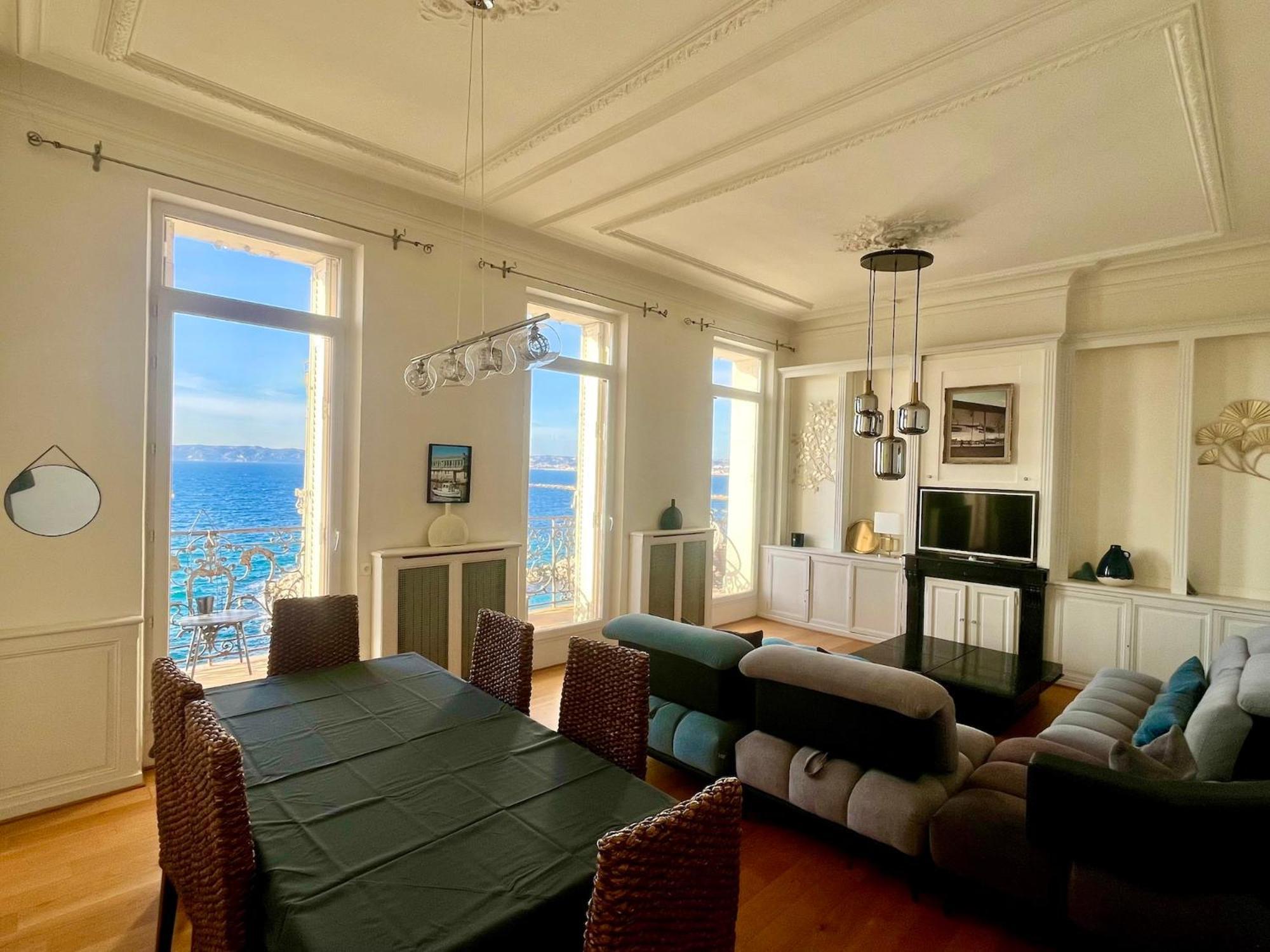Appartement Sur La Corniche Kennedy Face A La Mer Марсилия Екстериор снимка